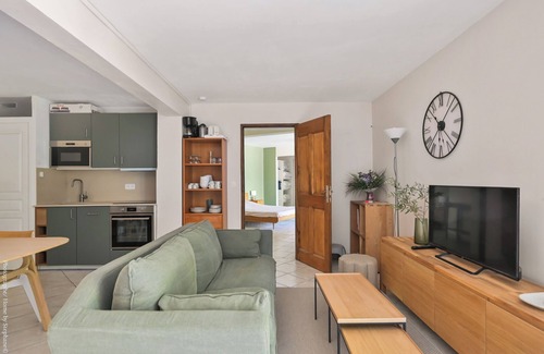 La Bouilladisse Apartamento | Large apartment with terrace and pool view