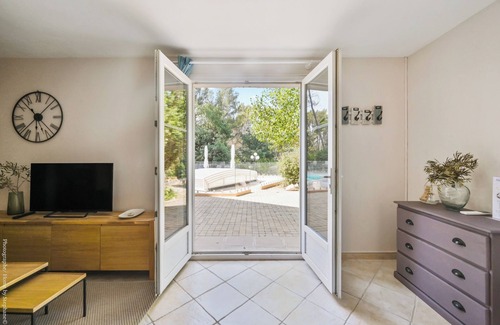 La Bouilladisse Apartamento | Large apartment with terrace and pool view