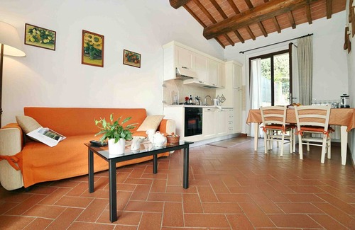 San Donato in Poggio Condominio | LARGE APARTMENT WITH POOL AND PRIVATE GARDEN: The Compagnia del Chianti