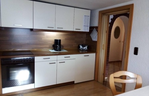 Heinrichsbrunn Apartamento | Amplio apartamento con balcón privado y entrada independiente.