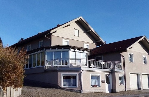 Heinrichsbrunn Apartamento | Amplio apartamento con balcón privado y entrada independiente.