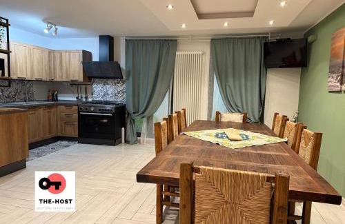 Giussano Apartamento | Large apartment with garden and cinema room