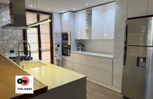 Giussano Apartamento | Large apartment with garden and cinema room