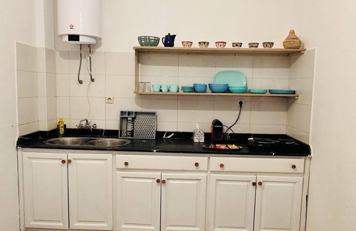 Al Aaroui Apartamento | Large apartment with Rooftop in a private, secure, family-friendly building!