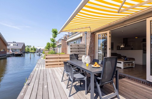 Municipality of Uitgeest Casa | Large apartment with terrace directly on the water