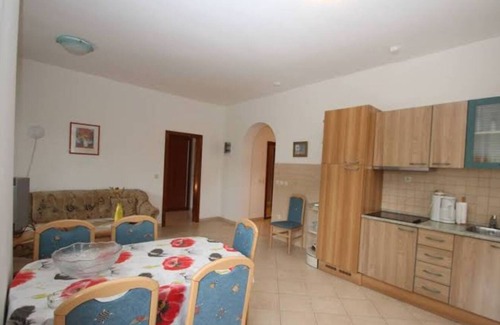 Kukci Apartamento | Amplios apartamentos rodeados de naturaleza verde.