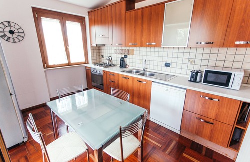 Isola Sacra Apartamento | Amplio apartamento cerca del aeropuerto, aparcamiento privado gratuito.