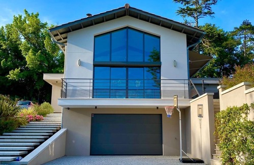 Pompignac Casa | Large architect-designed villa with swimming pool between sea and vineyards