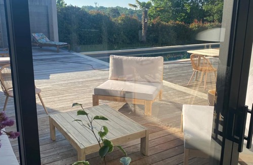Pompignac Casa | Large architect-designed villa with swimming pool between sea and vineyards