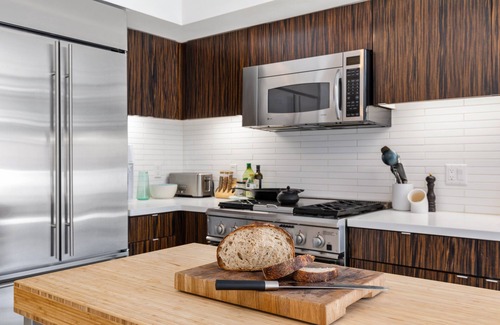 Ocean Park Condominio | Large artist's loft, 2 blocks from beach