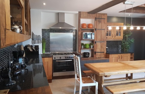 Isigny-le-Buat Casa | Conversión de granero grande, perfecta para una escapada de amigos y familiares