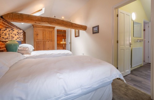 Ipswich Cabaña | Large barn conversion in a rural stud with a swimming pool - The Old Barn