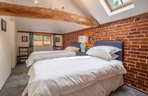Ipswich Cabaña | Large barn conversion in a rural stud with a swimming pool - The Old Barn