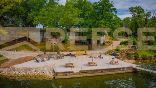Lake Ozark Casa | Large Beach Cabin