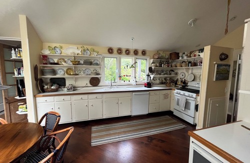 Saunderstown Casa | Large Beach Front Home 10 minutes from Newport RI.