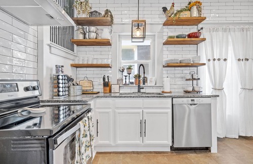 Midtown - Westport Casa | Large Beautiful Midtown Home with Private Parking!