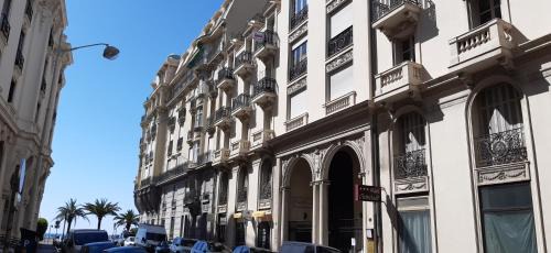 Nice City Centre Apartamento | Large beautiful studio near the NEGRESCO HOTEL