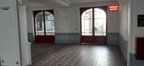 Nice City Centre Apartamento | Large beautiful studio near the NEGRESCO HOTEL