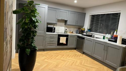 County Cork Casa | Large bedroom near to the center