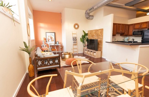 Midtown Apartamento | Large Boho Loft in Art District