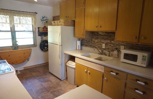 West Des Moines Casa | Gran Brick Ranch Home con una opción de 3 dormitorios para alquilar en una calle tranquila, privada y de Deadend St.