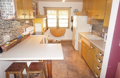 West Des Moines Casa | Gran Brick Ranch Home con una opción de 3 dormitorios para alquilar en una calle tranquila, privada y de Deadend St.