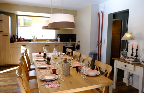 Pralognan-la-Vanoise Apartamento | Amplio apartamento luminoso con balcón orientado al sur con vistas a las montañas.