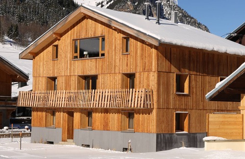 Pralognan-la-Vanoise Apartamento | Amplio apartamento luminoso con balcón orientado al sur con vistas a las montañas.