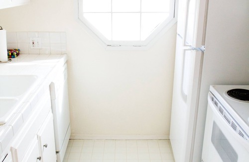 Wilshire Montana Apartamento | Large, bright, and sunny apartment steps from beach