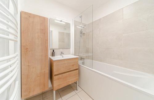 Zola - Pressense Apartamento | Large bright apartment with balcony Villeurbanne