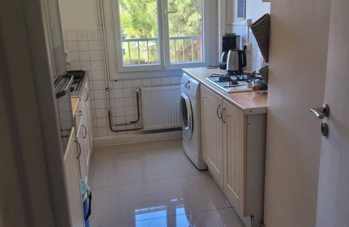 Les Platanes Apartamento | Large bright apartment - beside park.