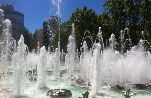 Les Platanes Apartamento | Large bright apartment - beside park.