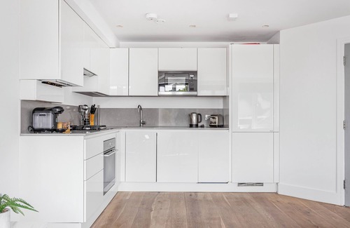 Walpole Apartamento | Large Bright One Bedroom Apartment, 5 Minutes Walk From Ealing Broadway Station!