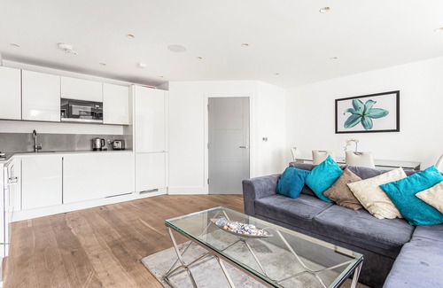 Walpole Apartamento | Large Bright One Bedroom Apartment, 5 Minutes Walk From Ealing Broadway Station!
