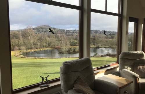 Crieff Casa | Gran Bungalow con fabulosas vistas al gran estanque, con vistas a Crieff A