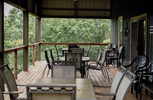 Coon Valley Casa | Large Cabin Retreat | Games, Nature & Fire-pit