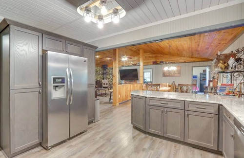 Cleveland Casa | Large Cabin w/Hot Tub, Game Room & Fire Pit! 15 min from Helen. Pet Friendly