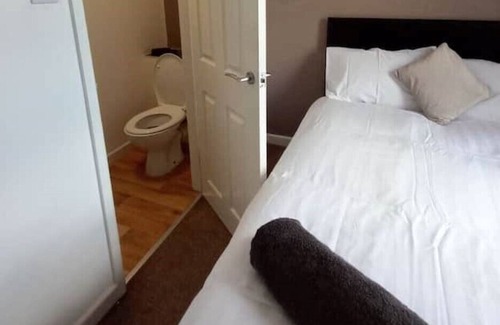 Stoke-on-Trent Apartamento | Large Central 3 BR House