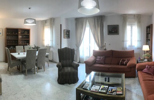 Figares Apartamento | Amplio apartamento, moderno ,céntrico. Para grupos o familias