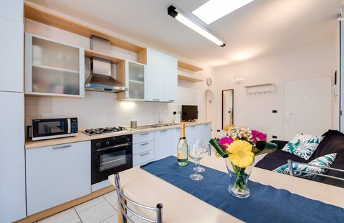 Forli Apartamento | Amplio apartamento de un dormitorio en el centro con wifi y lavadora.