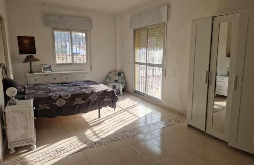 Vélez-Málaga Chalet De Esquí | Large chalet 5 min walk to beach