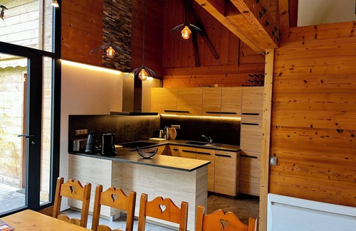 Mont-de-Lans Chalet De Esquí | Large chalet at the foot of the slopes, 8 bedrooms and 8 bathrooms and sauna