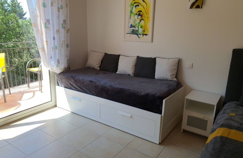 Aubais Cama Y Desayuno | Large Chambre D'hôtes (3) Avec Terrasse au Calme. Pets Accepted