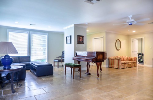 Clodine Complejo | Large Charming Private Resort Near Galleria Pool HotTub SteamRoom Gym