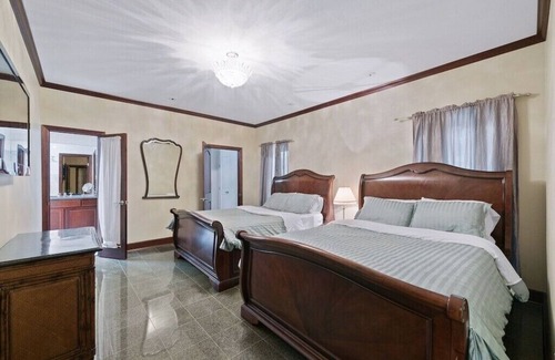 Clodine Complejo | Large Charming Private Resort Near Galleria Pool HotTub SteamRoom Gym