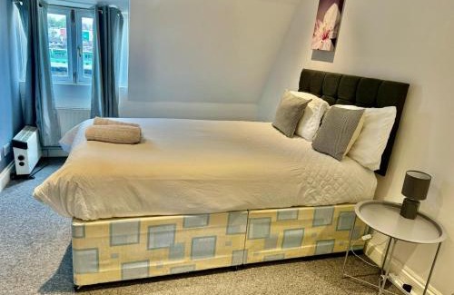 Saint Paul's Casa | Large City Centre Room