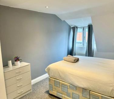 Saint Paul's Casa | Large City Centre Room
