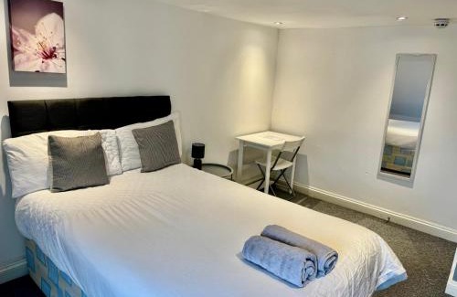 Saint Paul's Casa | Large City Centre Room
