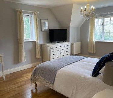 Holworth Casa | Large coastal cottage, private indoor pool, hut tub, sauna and steam pod