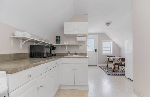 Southmoreland Casa | Large, Comfortable, Multi-generational Home